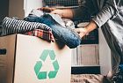 Multe salate per chi getta gli abiti nell’indifferenziato