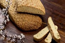 Prepariamo la lagàna, il pane greco con semi di sesamo