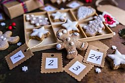 Calendario dell’Avvento fai da te: la ricetta con i biscotti decorati