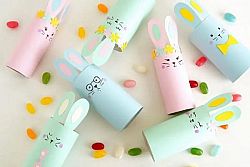 Come creare un coniglio di Pasqua con un lavoretto veloce e divertente