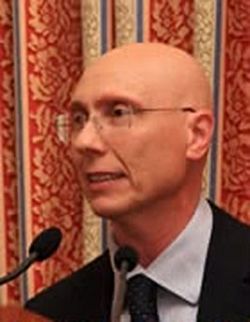 "Saper fare la domanda giusta è la prima forma di intelligence"