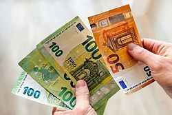 50 euro lasciati sul parabrezza dell’auto: attenzione alla nuova truffa