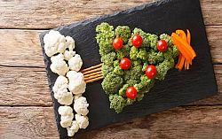 Albero di Natale di broccoli e verdure: light e d’effetto!