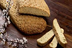 Prepariamo la lagàna, il pane greco con semi di sesamo