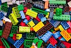 Lego abbandona il progetto di produrre mattoncini con bottiglie di plastica riciclate